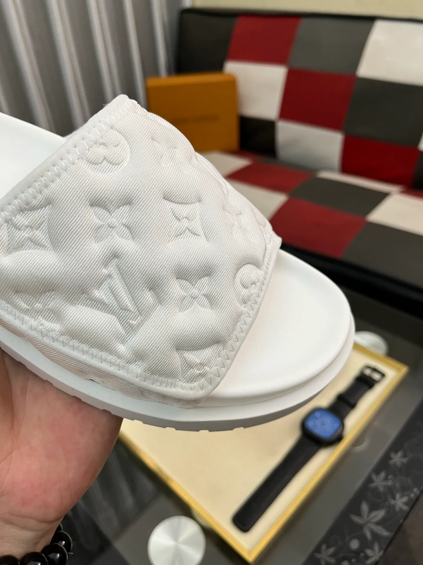 Men's men's shoes💰320⌚️⌚️[Louis Vuitton LV slippers] (high-end cowhide) counter 1:1 fashion style summer must-have! The designer used LV’s iconic outsole. The original simple slippers instantly become fashionable! The upper is made of flexible special cowhide leather straps alternately, and the workmanship is exquisite! A must-have for stylish men in summer, size 38-44